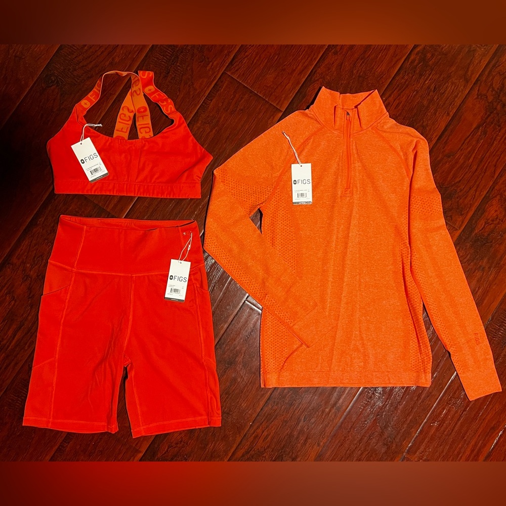 Figs 3-Piece Set: Salta Seamless Underscrub Long Sleeve + Shorts + Sports Bra